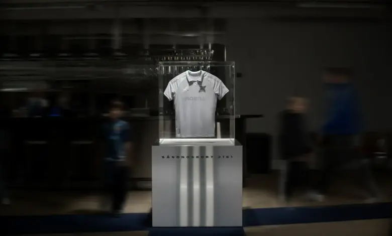 The special Djurgården anniversary jersey celebrating 135 years.