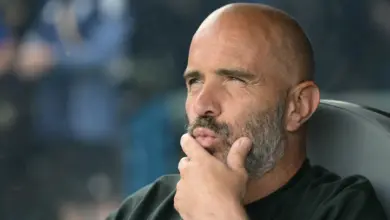 Picture of Enzo Maresca speaking to reporters.
