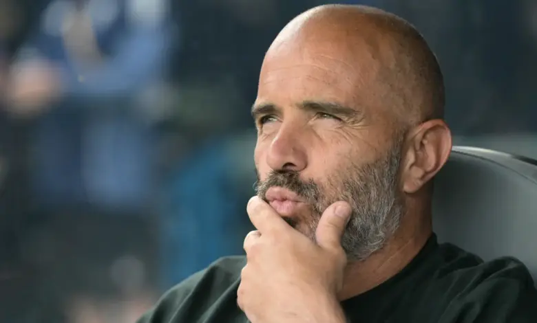 Picture of Enzo Maresca speaking to reporters.