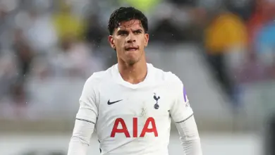 Mateus Fernandes in action during a friendly match.